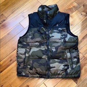G.H. Bass & Co. puffer Camouflage Vest